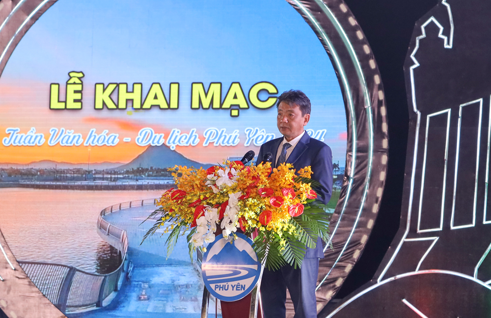 Thứ trưởng Bộ Văn hóa, Thể thao và Du lịch Hoàng Đạo Cương đánh giá cao những kết quả tích cực mà hoạt động du lịch Phú Yên đạt được